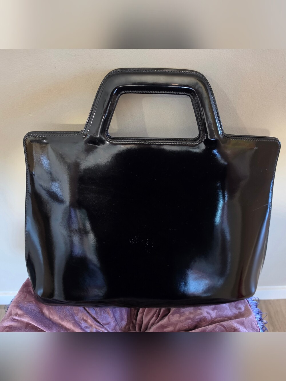 Ferragamo Wanda Black Patent Top-Handle handbag with strap - Picture 5 of 15
